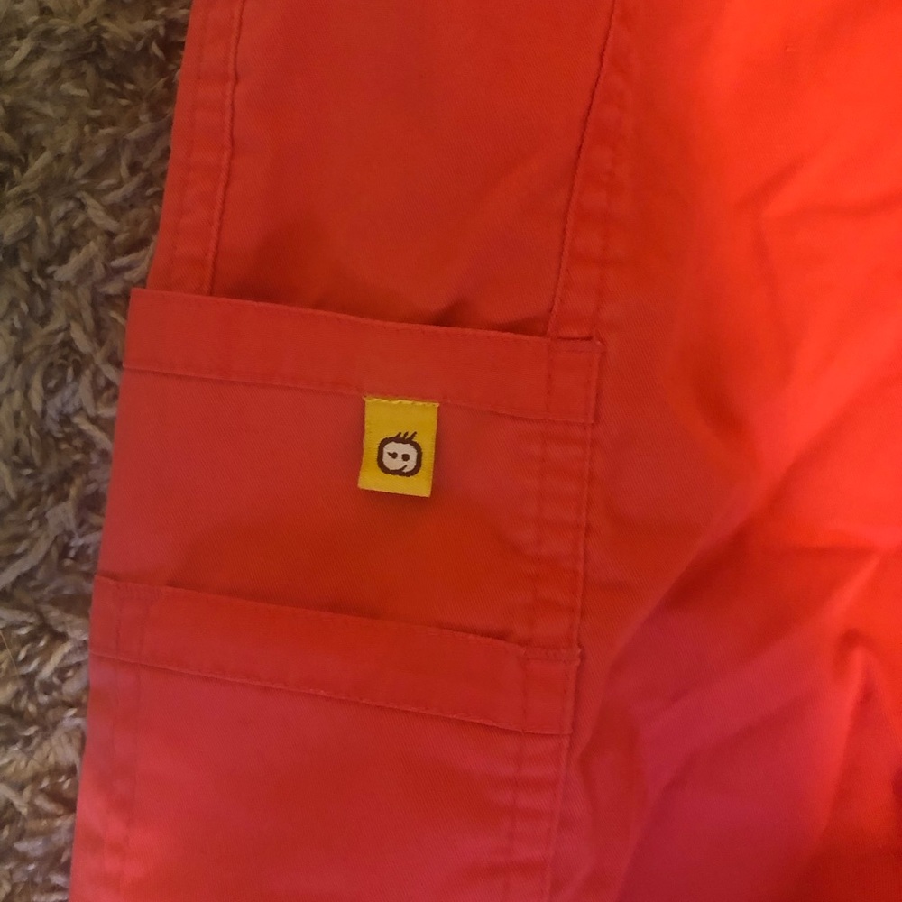 Size medium wonder wink salmon pink scrubs